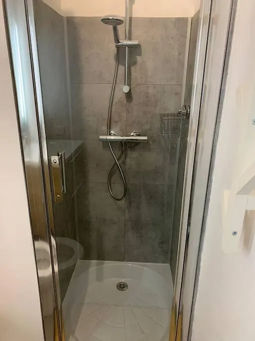 Joli Studio Avec Piscine Mandelieu 0*,